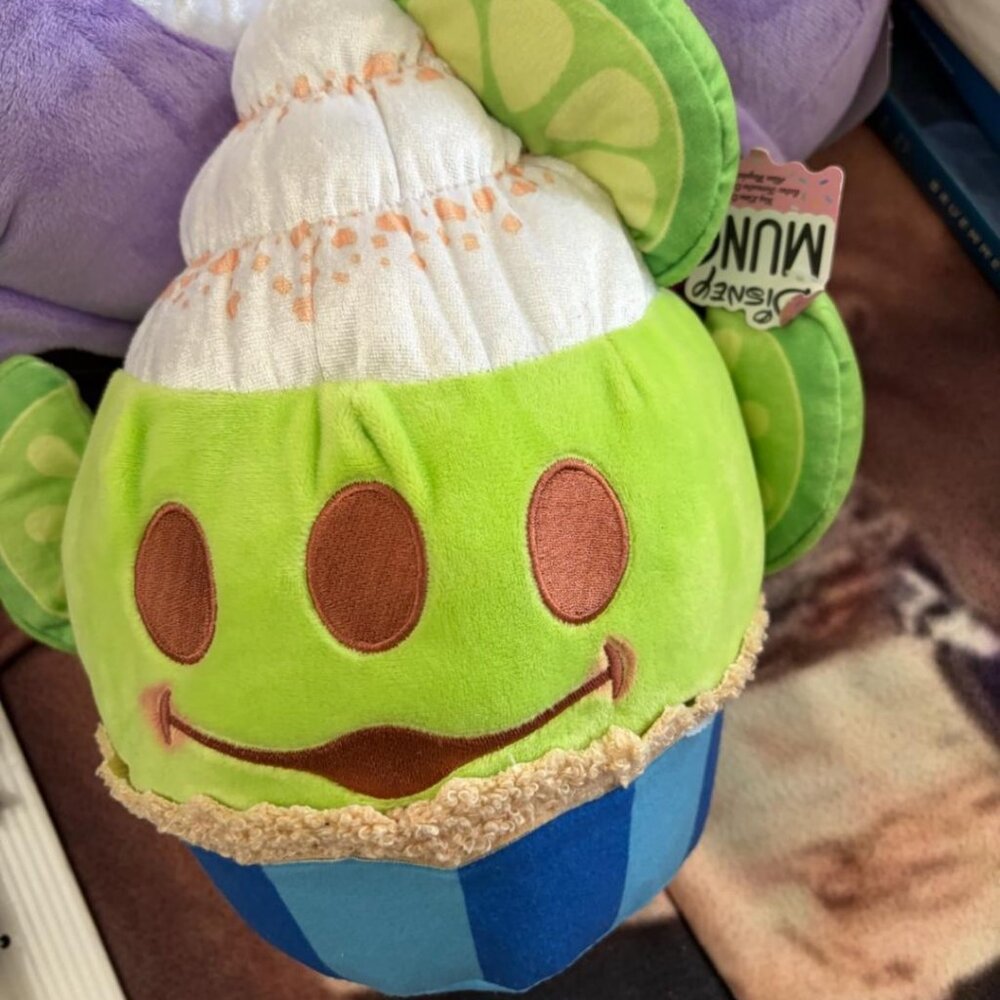 Disney Munchlings Squeeze-A-Munch Large Key Lime Cupcake Alien